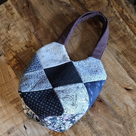 Reversible Handmade Quilted Patch Work Egg Basket Bag with Hens - Picture 3 of 7